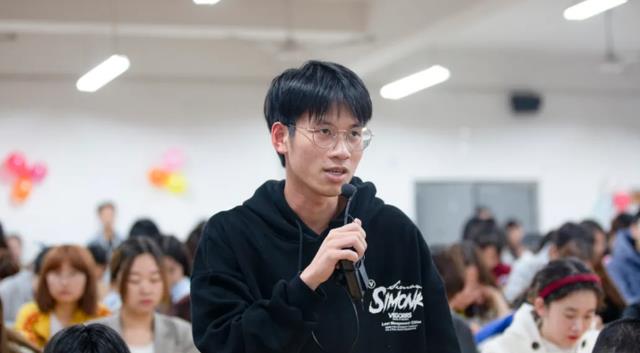 韦东奕|北大韦东奕“简历”火了，仅有短短4行字，含金量便让人望尘莫及