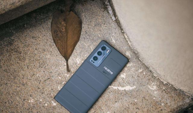 realme|香味十足，12+256G掉到2899，realmeGT大师探索版终于妥协