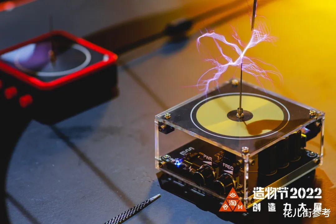 造一道无用的闪电,等一根炫彩的玉米