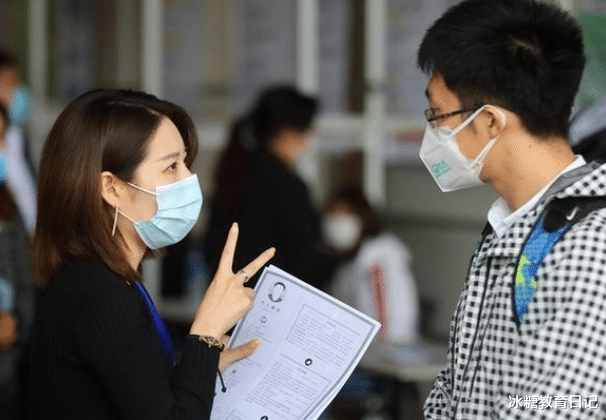 高考|学生吃亏后才明白，民办本科与公办专科差距大，学费只是其一