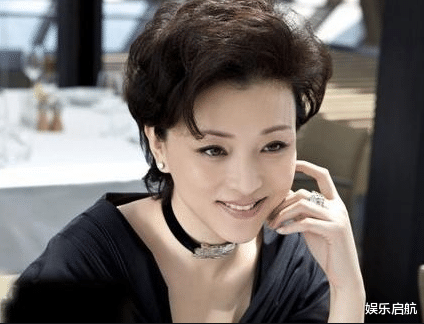 大S|杨澜与银行工作的老公离婚后，转身嫁给了身价百亿的富豪吴征