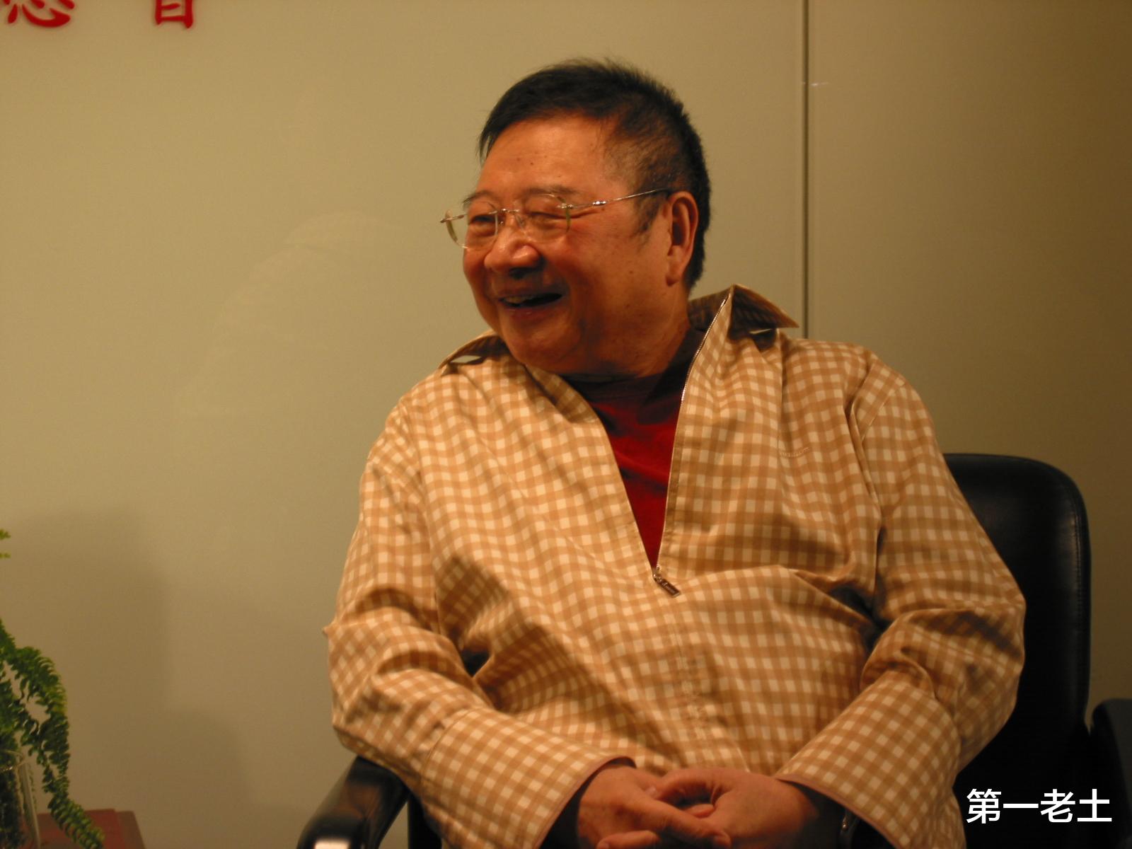 倪匡为取暖害死人命,养狼狗咬伤队长,潜逃香港只因畏罪