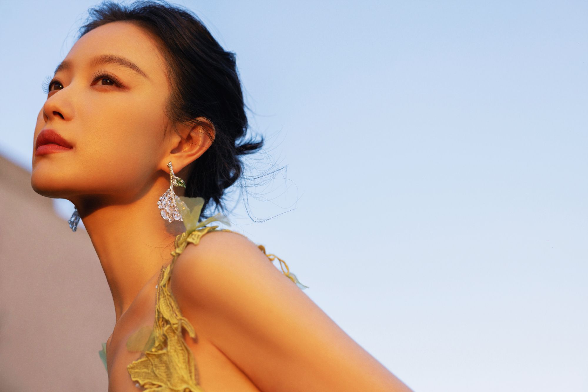 倪妮|倪妮不愧是气质女神,穿绿裙尽显曼妙身姿,原图比精修图还要美