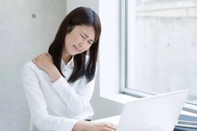 便秘|湿气的“祸根”被揪出，建议：掌握3招，祛湿健脾，或可少生病