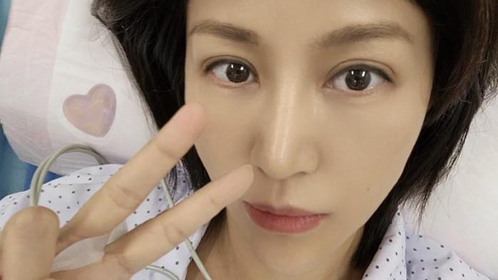 周杰伦|陆毅46岁妻子鲍蕾晒病床照，在陈乔恩带动下做胃肠镜，头上白发抢镜