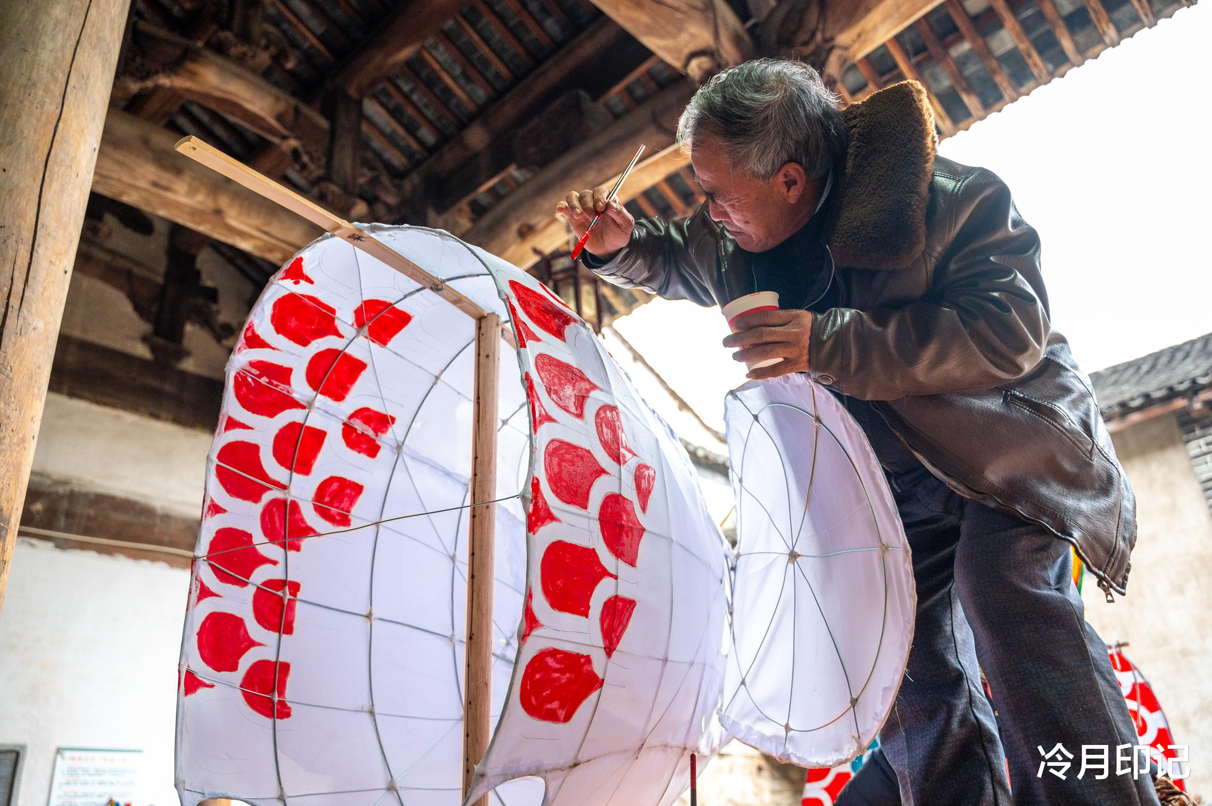 旅行者|歙县千年古村瞻淇村,现存明清古建筑100多幢,嬉鱼灯传承了800年