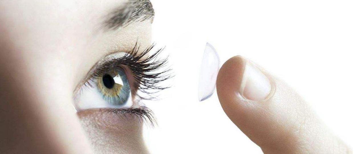 男子新婚夜一直戴着隐形眼镜,一觉醒来,眼睛看不见了