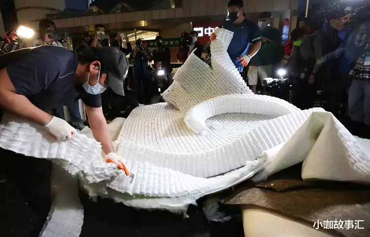 大S|厂商确定大S归还的是假床垫，销毁的假床垫价值仅2万元