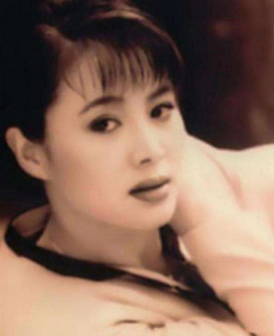 于小慧|演员于小慧:没出月子被迫离家,单亲妈妈35年,风光背后有眼泪