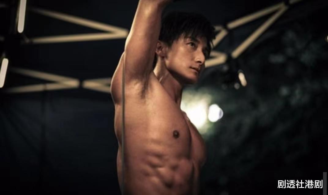 方力申|圈中笋盘！知名港星罕晒千尺豪宅，家中堆满藏品连厕所马桶旁也有