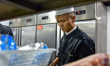 马云|四川小伙酷似马云，为见马云蹲守阿里巴巴，名利双收后签公司