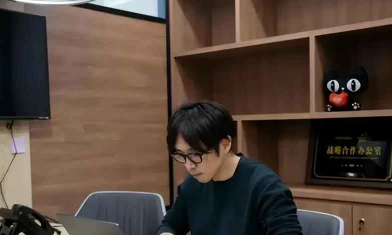 张雨绮|毕业多年后才知道，为啥公司挤走老员工再招应届生，原因不难理解