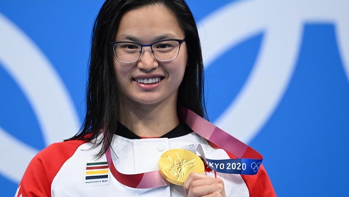 她曾是中国弃婴，1岁时被一对加拿大夫妇收养，如今成为游泳冠军