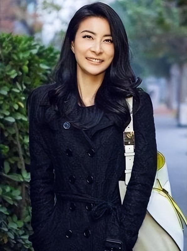 郭晶晶|郭晶晶被香港名媛集体排斥!而霍家最怕的,就是郭晶晶打入名媛圈