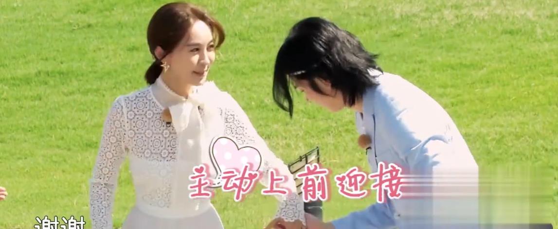 李菲儿|放生龙虾，却吃起了螃蟹的李菲儿，指责baby横刀夺爱，谁给的勇气