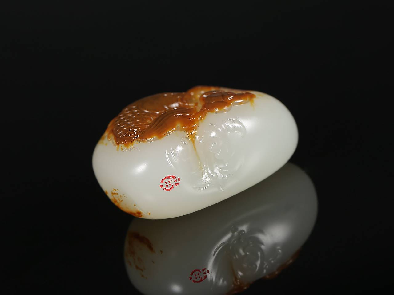 玉雕|佰匞推荐 红皮白肉独籽料挂件 俏色巧雕 连年有余 玉雕大师黄杨洪施造