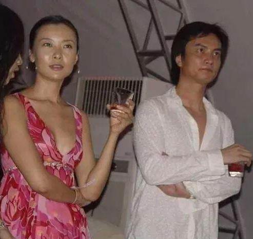 柯蓝|出生显赫45岁才成名，私生活引人诟病，终因烂桃花无人接盘