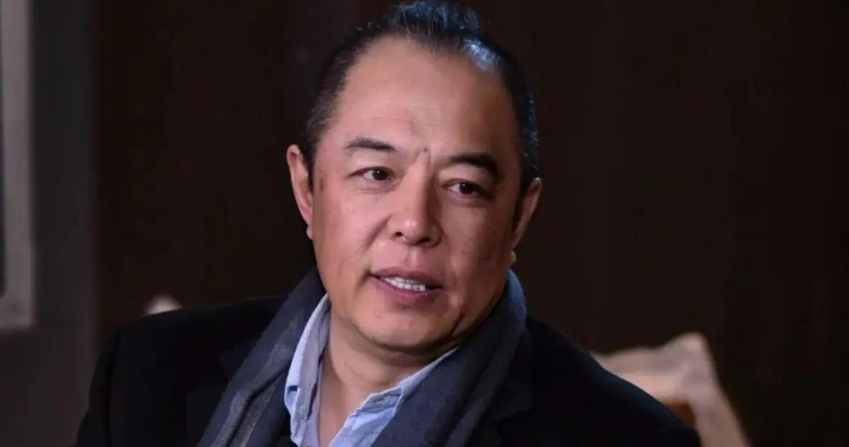 吻戏|伸舌头、嘴亲肿、忘年吻，这些“中老年”演员拍吻戏，个个辣眼睛