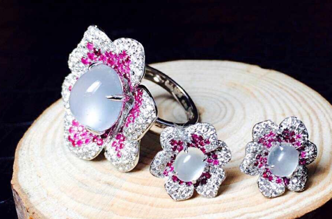 翡翠|每个人的见解不同，翡翠行业并不是有价无市，未来会更旺盛