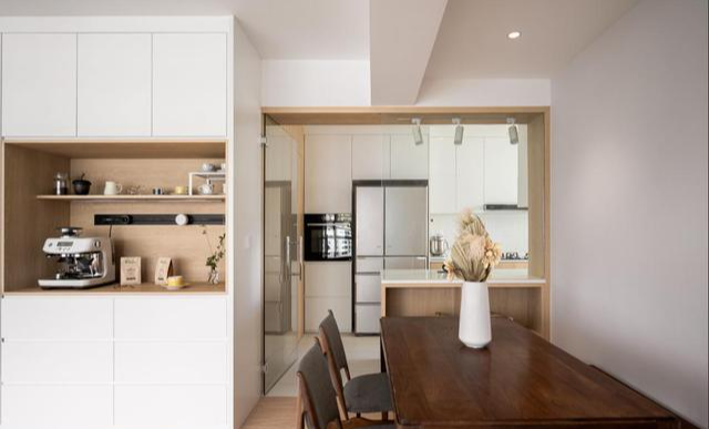 设计务实不花哨，装大量储物空间，才是这套70㎡房干净敞亮的原因