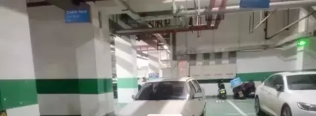 湖南长沙,一男子在某小区租了一套房子,由于周边停车比较紧张
