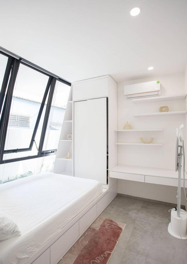 现在别墅装修流行极简风了!220㎡全屋大白墙,屋顶双露台看不腻