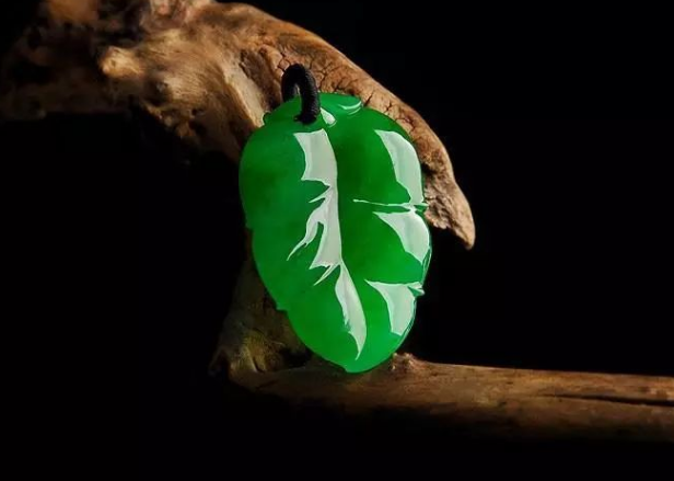 翡翠|都说种水特别重要，翡翠的水头是什么呢？新手小白一定要了解