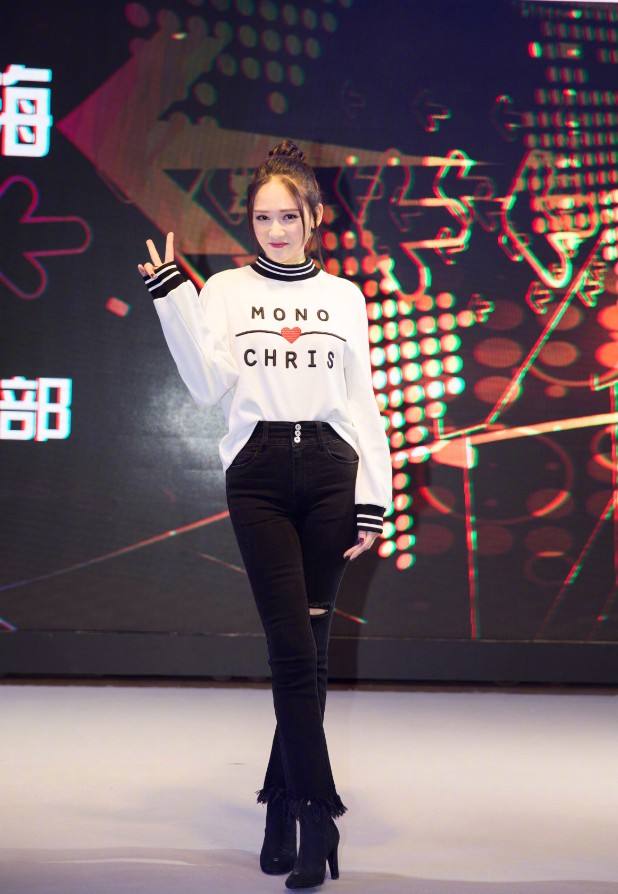 穿衣搭配|性感女人陈乔恩，私服穿衣极具女人味，职场女性学起来！