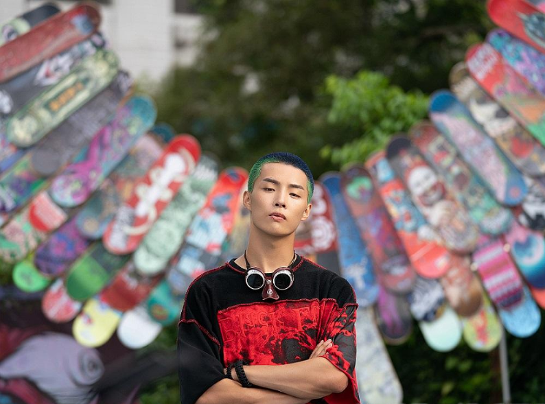 邓家佳|他被龙丹妮加塞出道,却被爆情史混乱,离开X玖少年团后无人问津