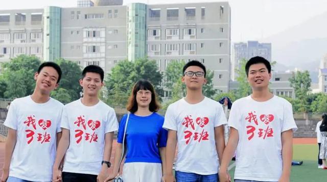 大学|高三学生课堂上准备特殊“惊喜”，老师泪眼婆娑，网友：绷不住了