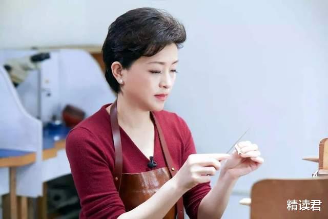 詹姆斯·邦德|“杨澜穿睡衣、运动鞋英国面试”:当一个女生穿着不得体后......