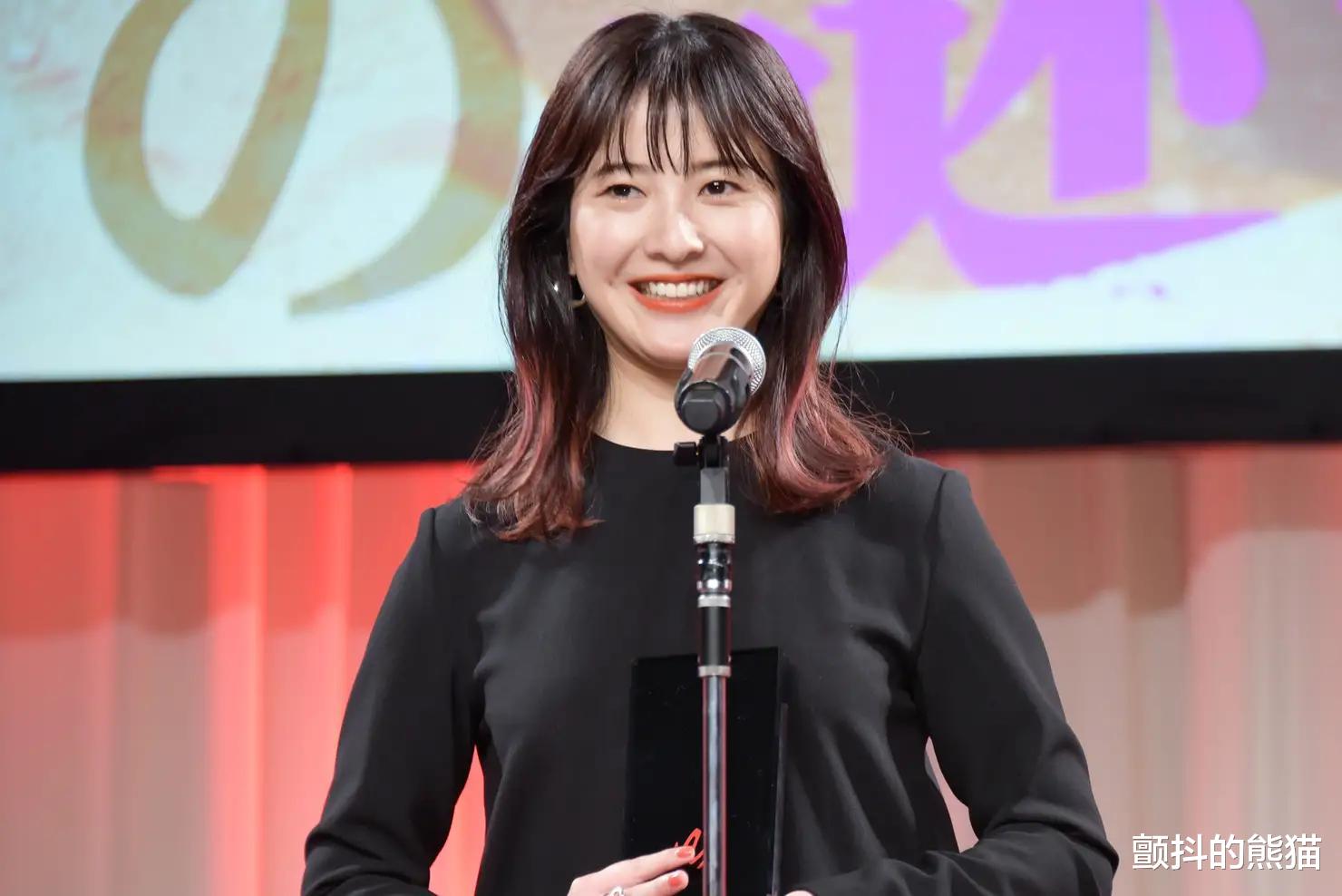 吉高由里子|吉高由里子怎么圆润成这样了？是被前任新欢刺激的吗？