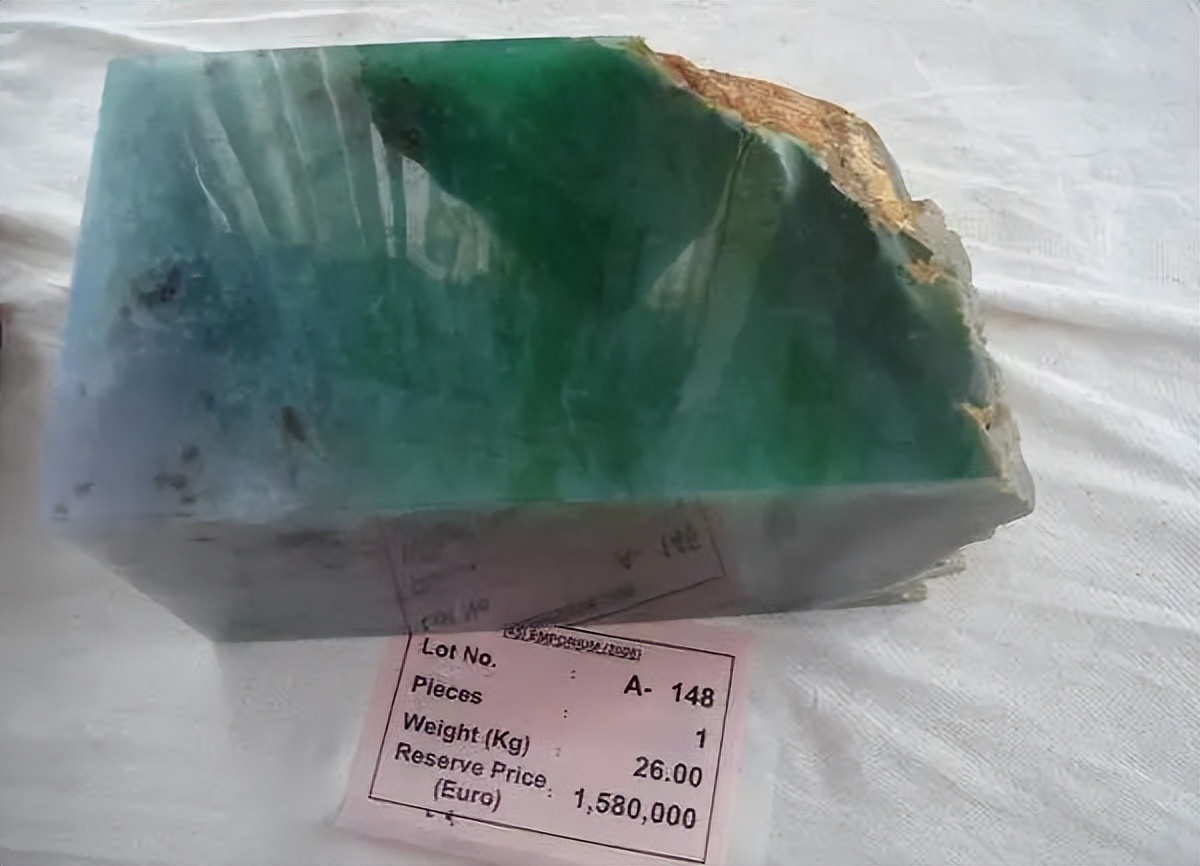 银元|一刀穷,一刀富,一刀披麻布,赌石到底有多疯狂,两个例子告诉你