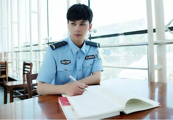 教师|上警校4年，却因直系亲属犯错不能参加“公安联考”？大学白念了