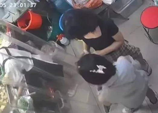 广西,南宁。两女子到某店要了两碗面一共14.5元