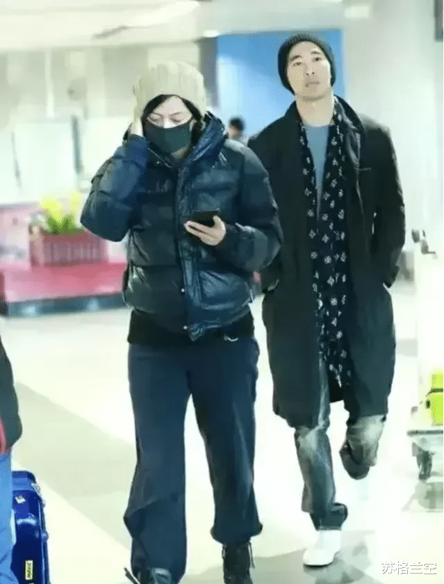 黄立行|徐静蕾和黄立行走机场，两个人全程互不理睬