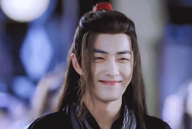 杨幂|杨幂直播看眼睛猜明星，听到“二字古装美男”下意识说出肖战名字