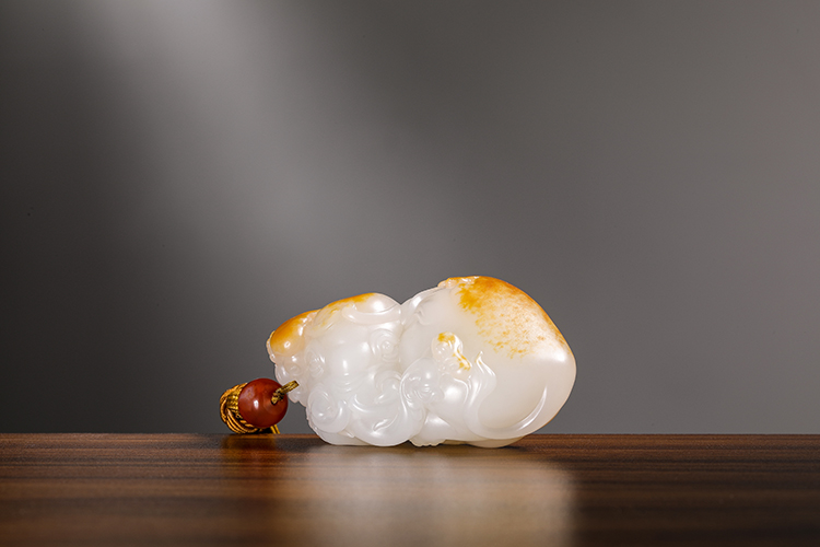 玉雕|「璞玉雅藏」红皮白肉 吉祥如意 大象手把件 海派玉雕大师黄杨洪