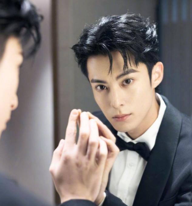 杨迪|王鹤棣走红毯，碰见杨迪主持秒破功，再现《你好星期六》猴鼠一家