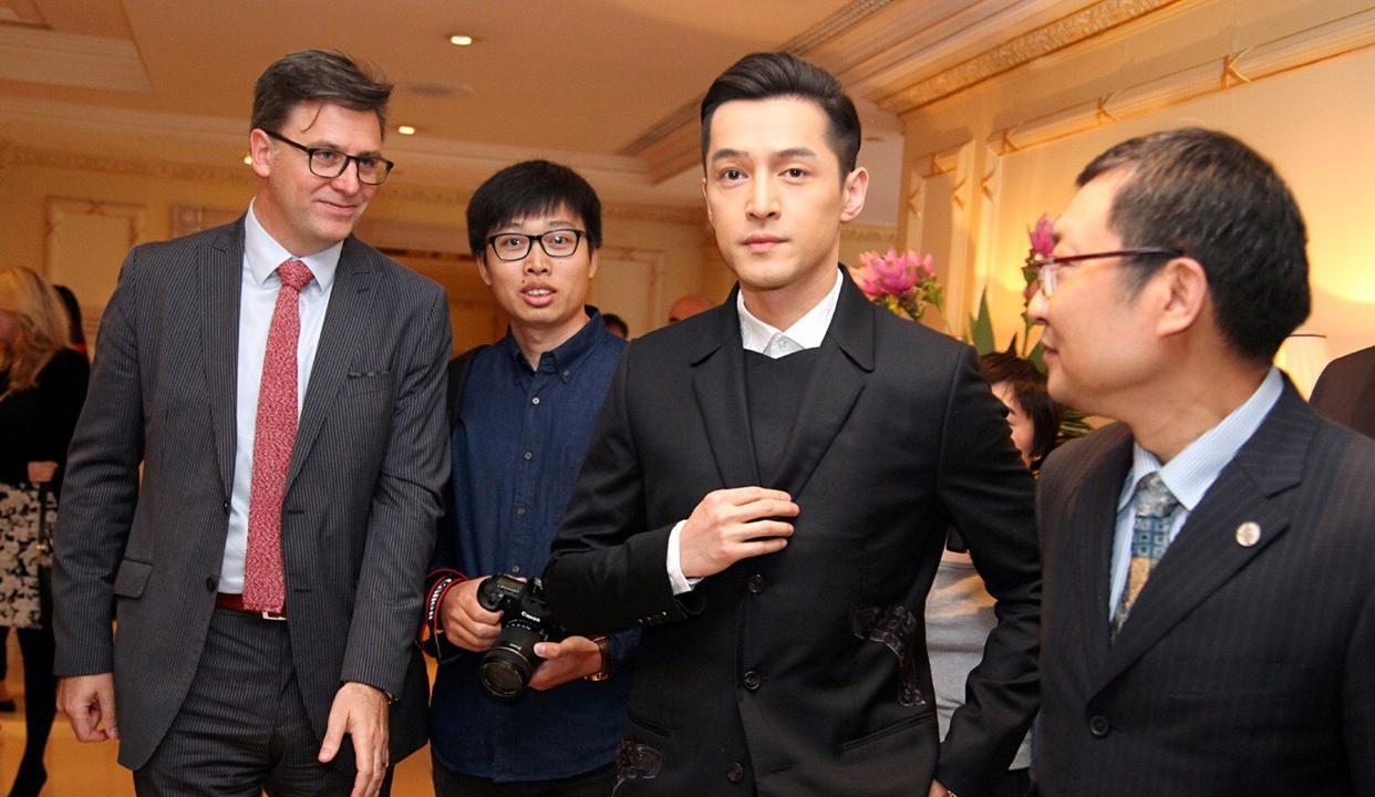 胡歌|胡歌大婚喜糖礼盒曝光，皆是知名品牌精致上档次，梦幻婚礼很期待