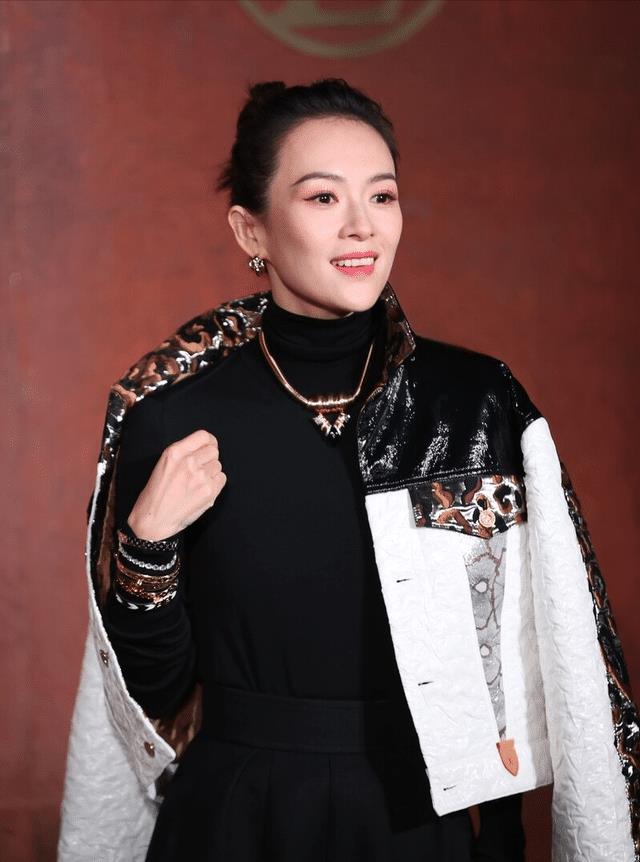 lv LV大秀！三代谋女郎同场，周冬雨章子怡翻车，舒淇钟楚曦用力过猛