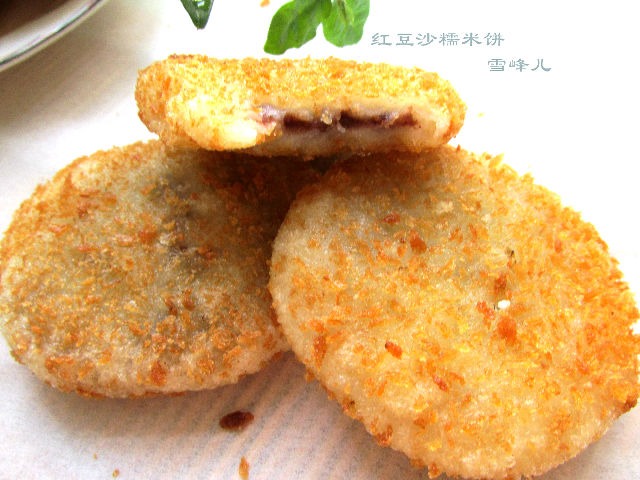外酥里嫩，香甜可口的红豆糯米饼，非常美哦