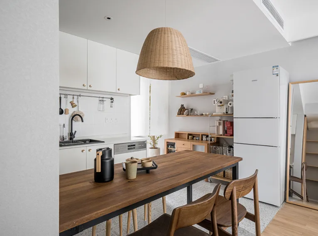 62㎡小窝,设开放式厨房、休闲阳台,一进屋就被惊艳