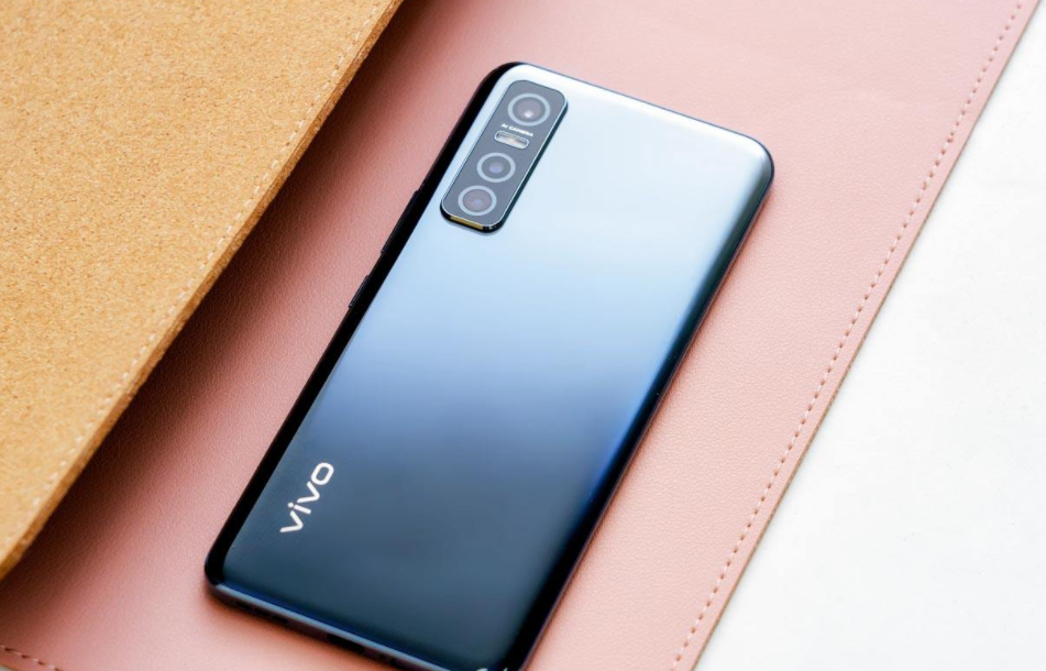 vivo|国产手机阵营中vivo手机是头号品牌，定位偏年轻人，外观时尚