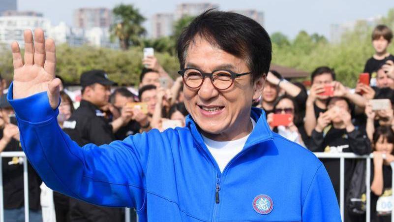 成龙|盘点吃皇粮的国内6大明星，前几位没的说，最后一位咋回事？