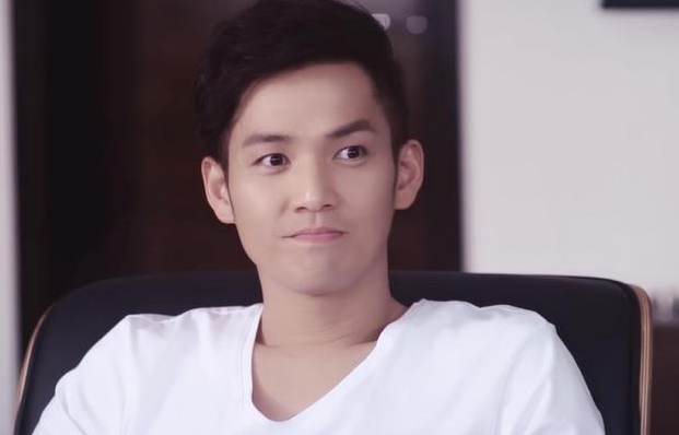 钟汉良|李小冉钟汉良浴室拍吻戏！衣服头发被被淋湿，咬嘴唇口红蹭一脸