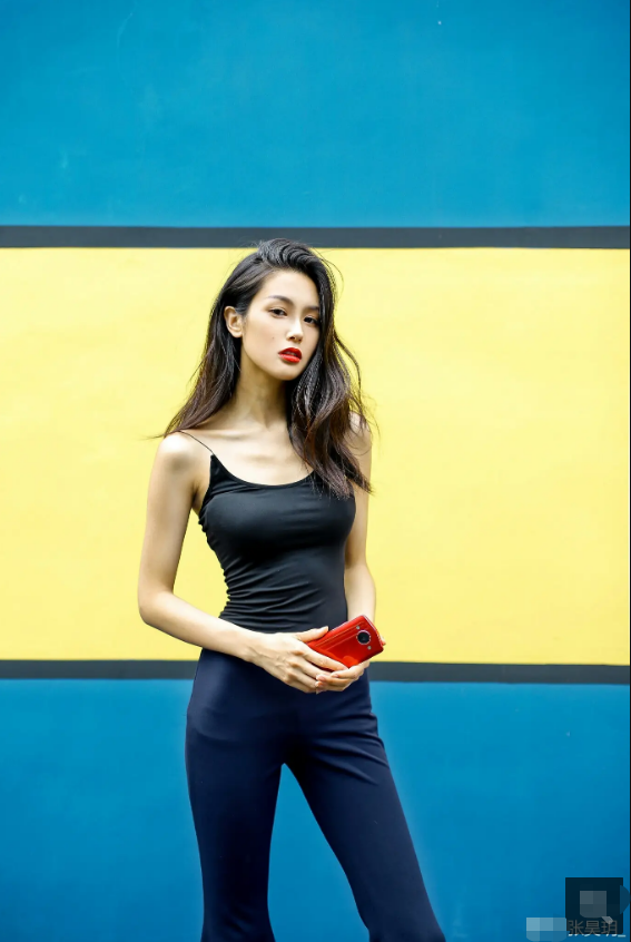 郭德纲|疫情当前，不知名女演员月入2万却抱怨不如去上班，网友不淡定了