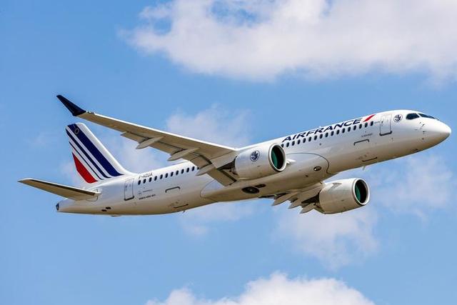 董卿|董卿“豪门梦”碎：富豪丈夫宣告破产，儿子入美籍成了空话