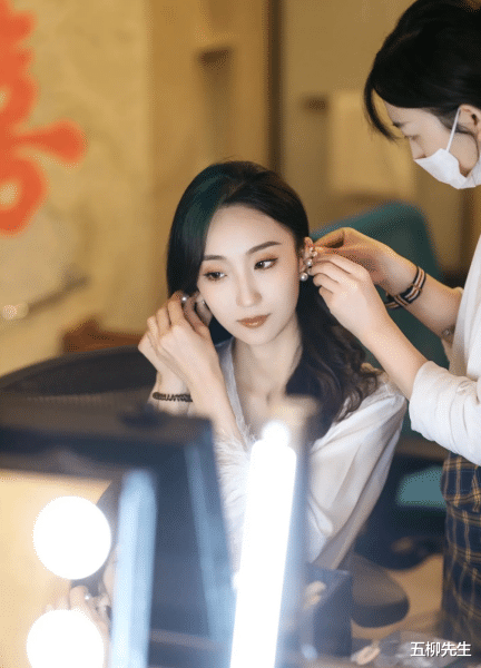 黄晓明|恭喜！黄晓明表弟青岛大婚，黄晓明担任主婚人，新娘颜值不输明星