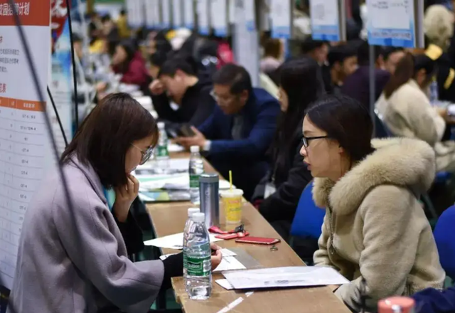 |职场中,我们都希望让领导为自己提供更多的帮助